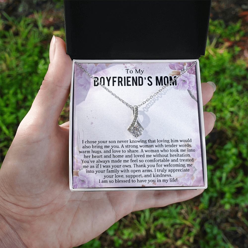 Boyfriend's Mom Gorgeous Pendant Necklace