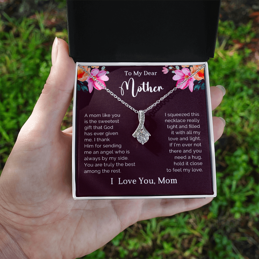 Alluring Beauty Pendant Necklace for Mother